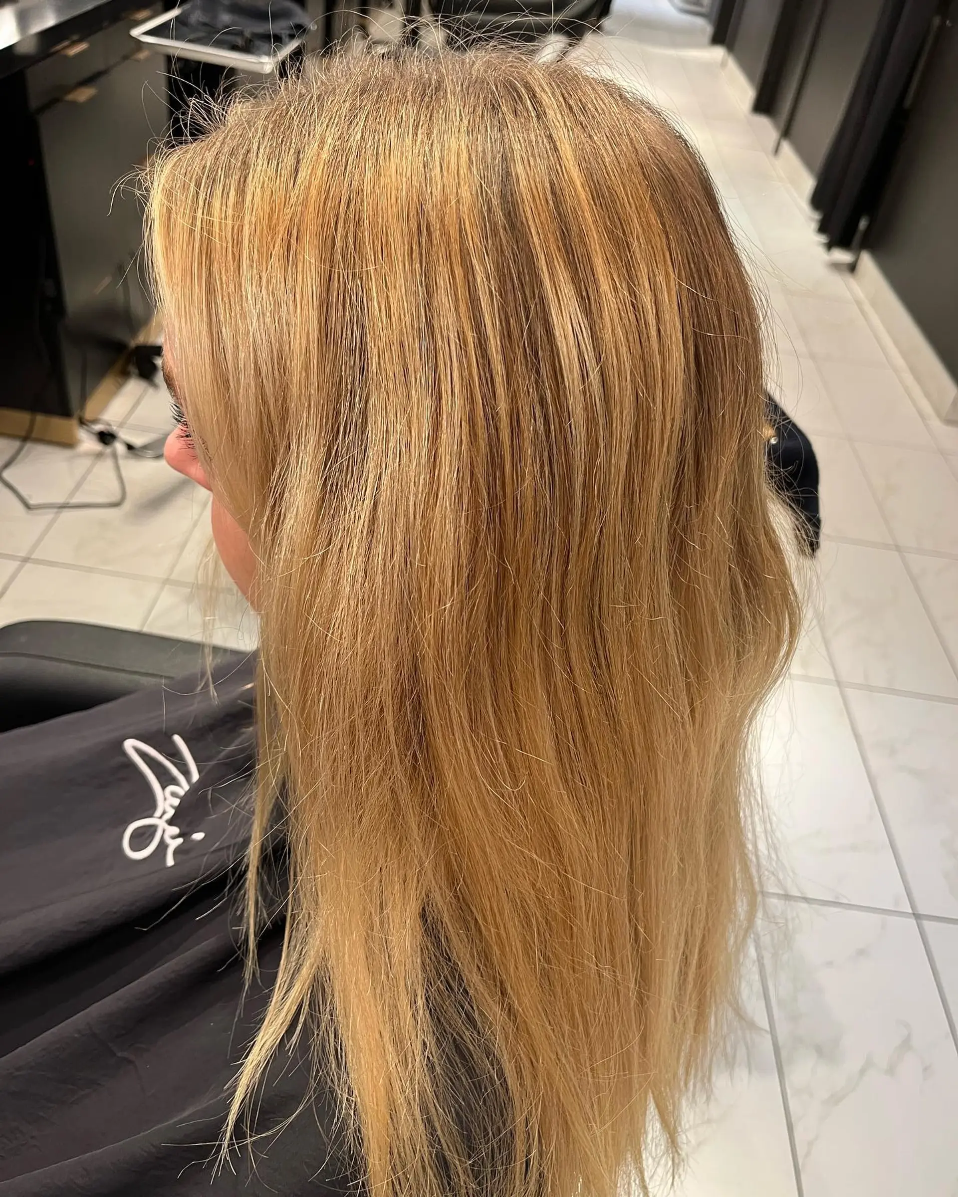Long, wavy hair with a blonde balayage. 4