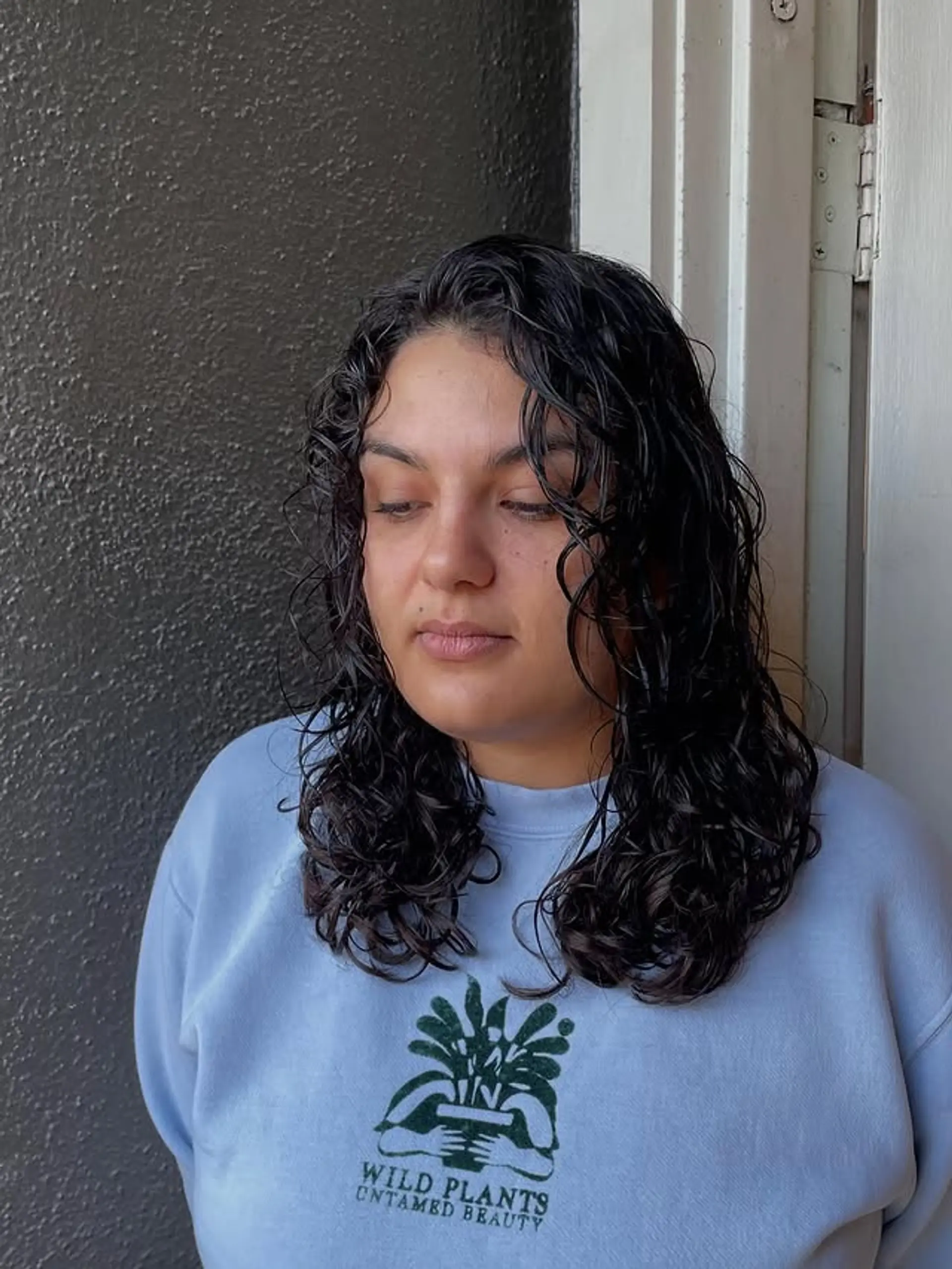 Long curly hair with a wet look finish. 1