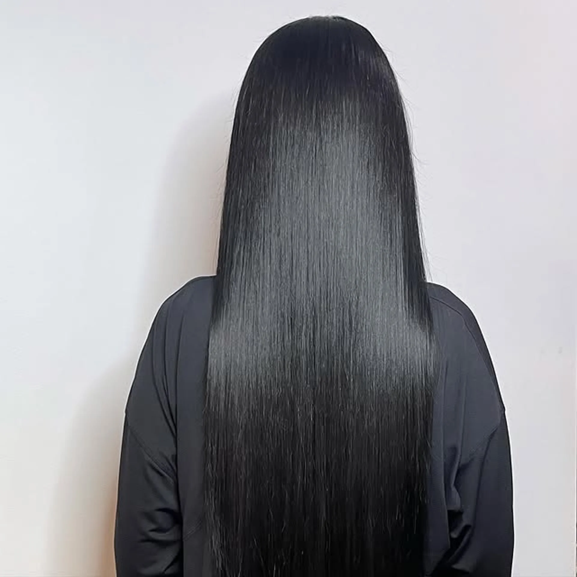 Sleek and incredibly shiny long straight glass hair style - Preview 2