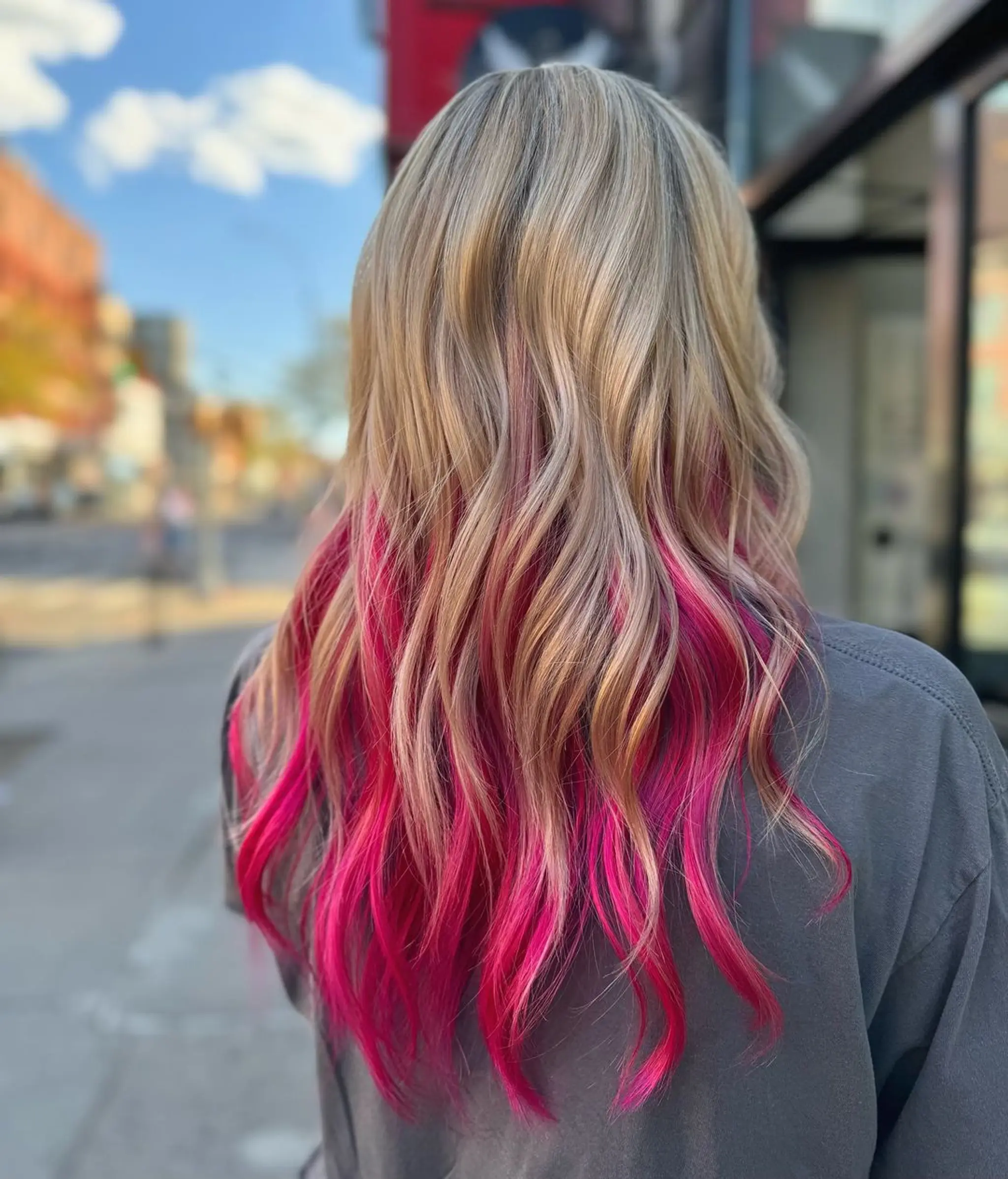 Long, wavy hair with a blonde to neon pink ombre effect, featuring dynamic waves and vibrant tips.
Stylist - @xcellent_jason