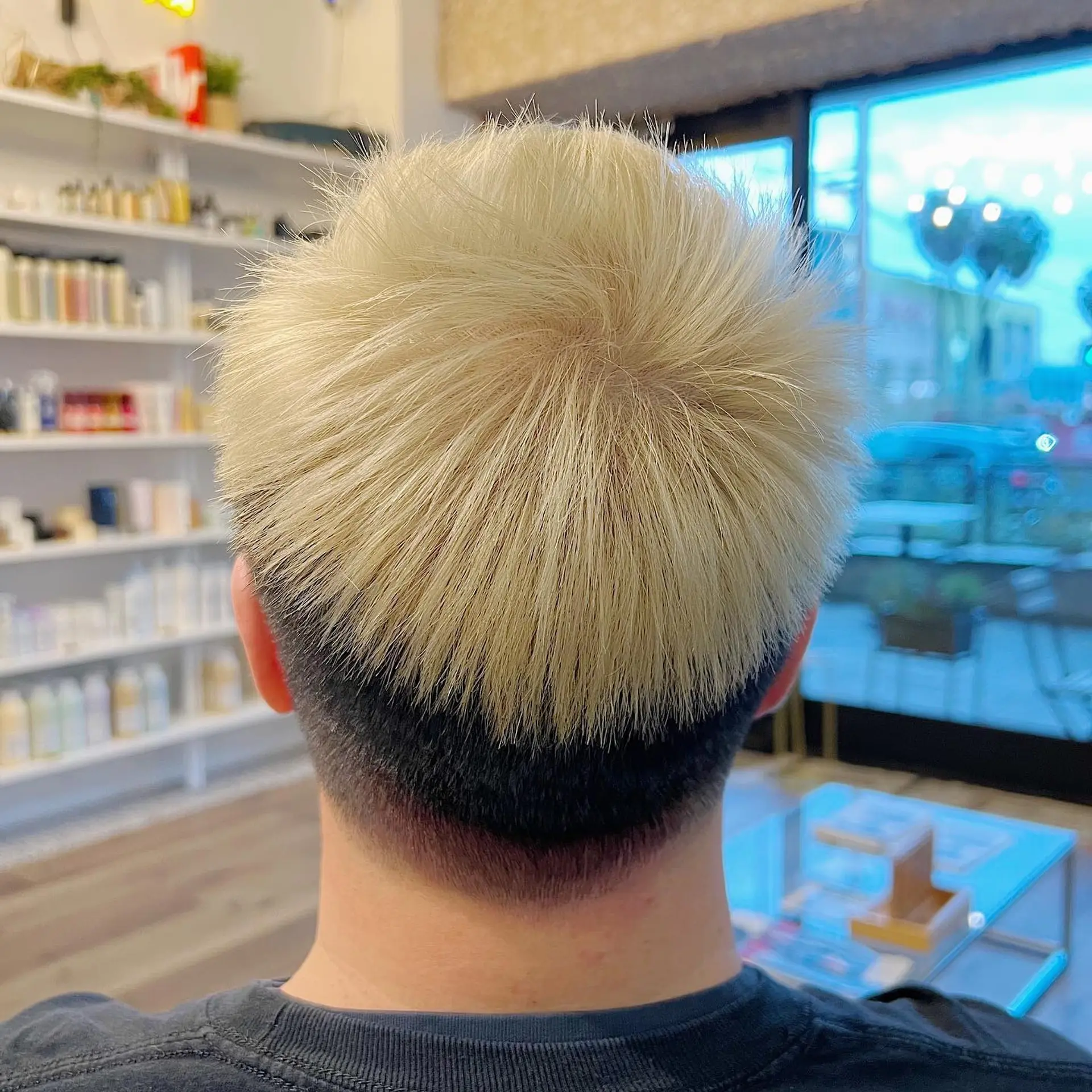 A short textured crop with faded sides and a bold two-tone color. 1