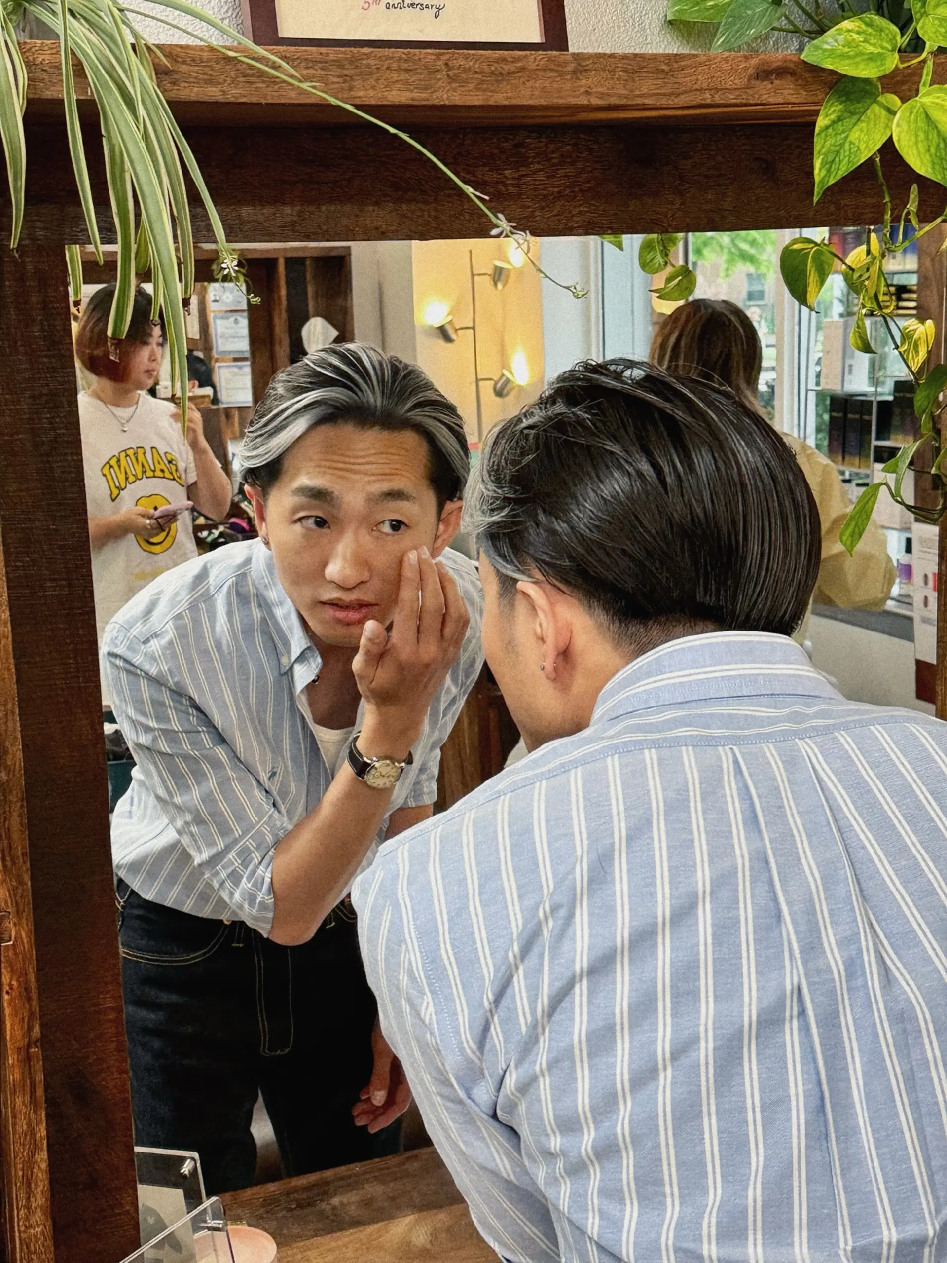 Textured undercut with contrasting highlights. 1
