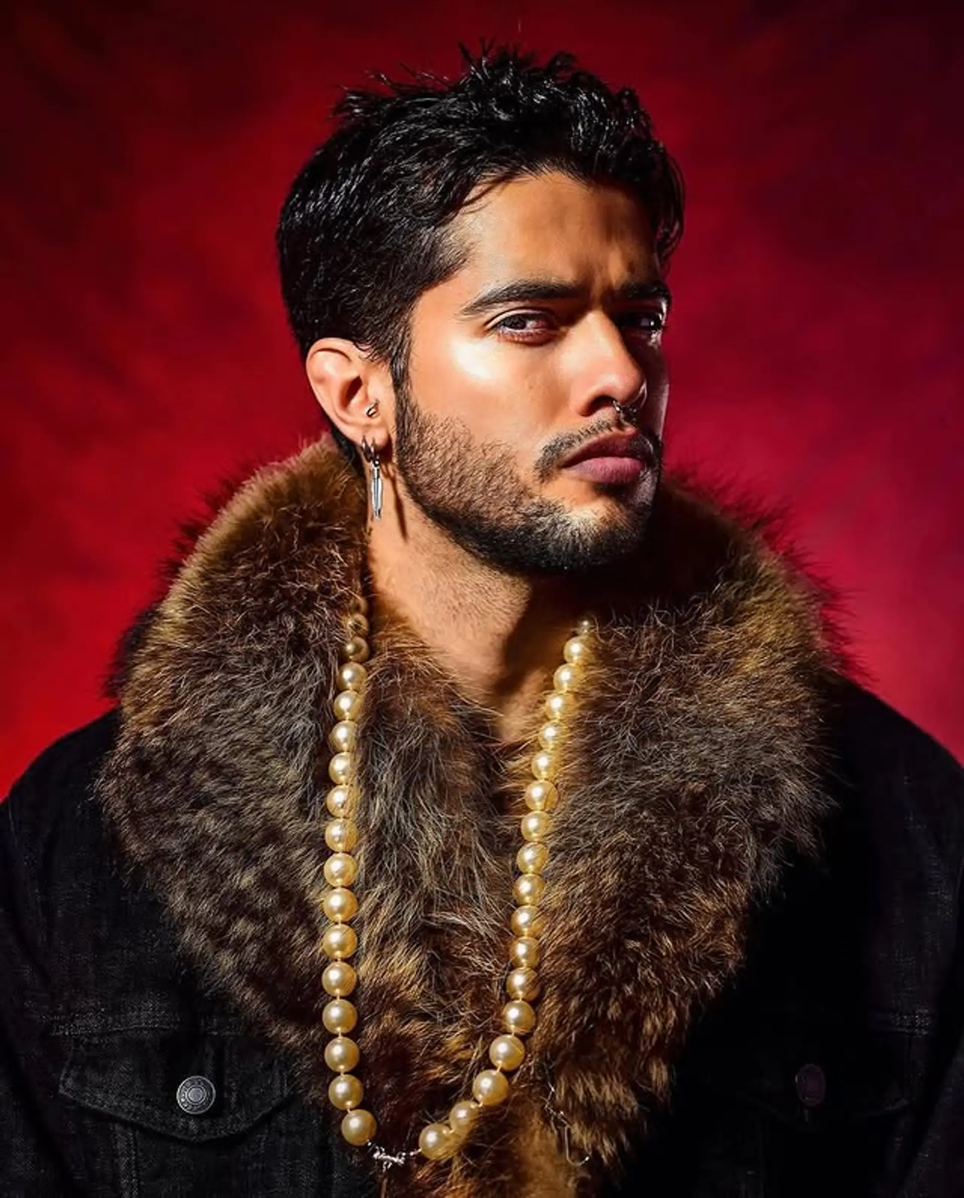 A stylish textured crop with tapered sides. 1