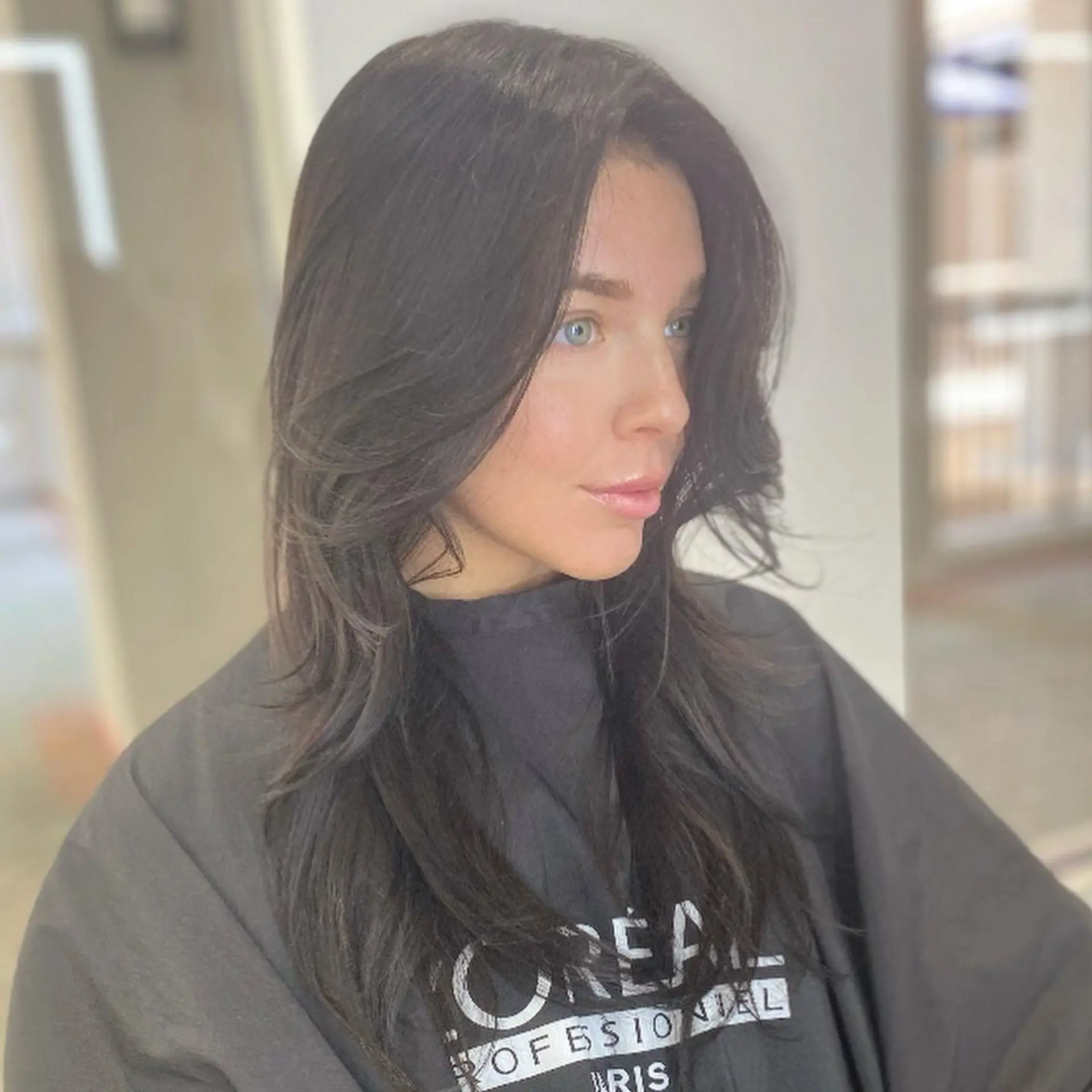 Long, straight black hair with slight waves towards the ends and a shiny, glossy finish. 2