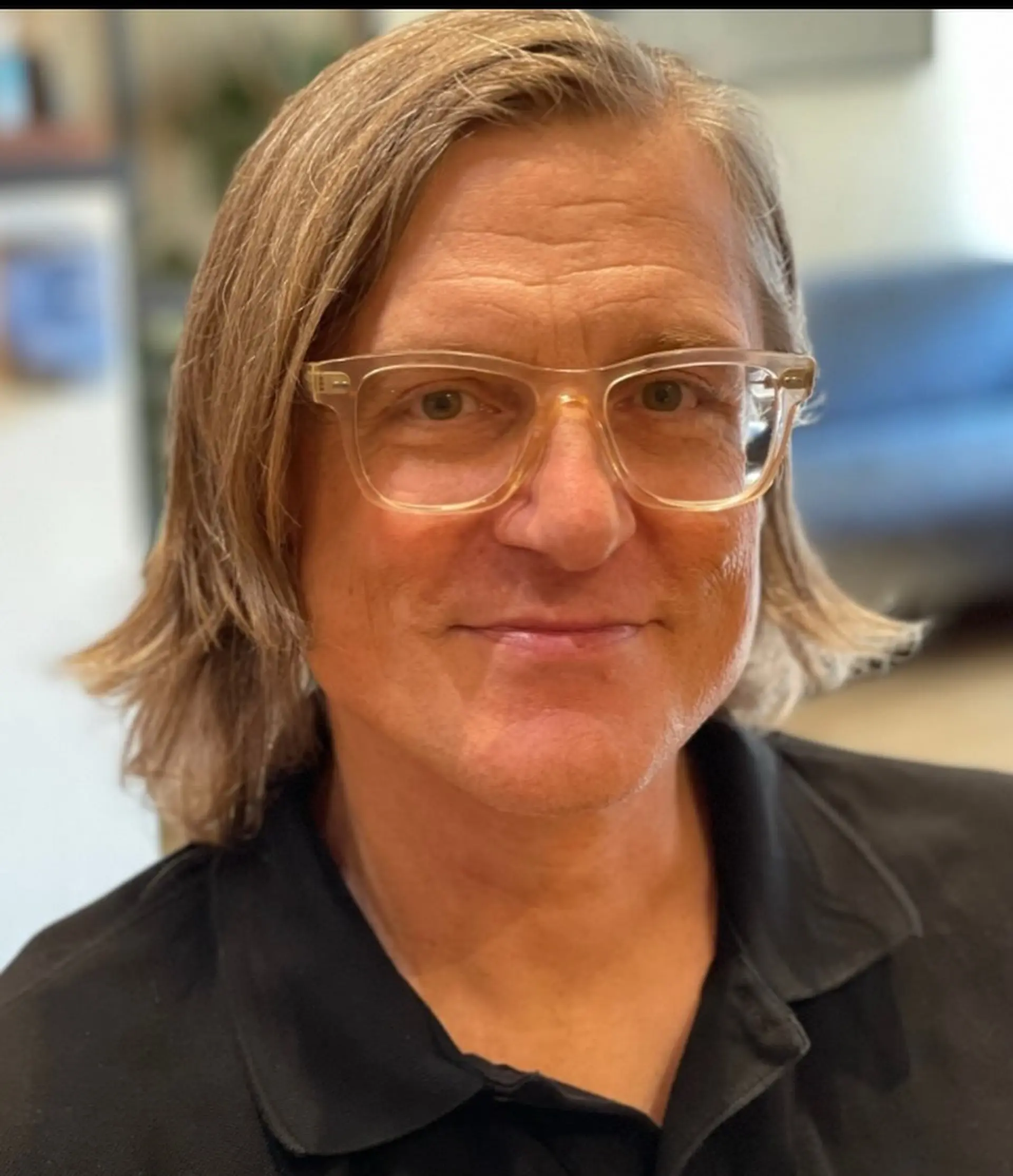 A short, tapered haircut, styled for a clean and professional look. 2