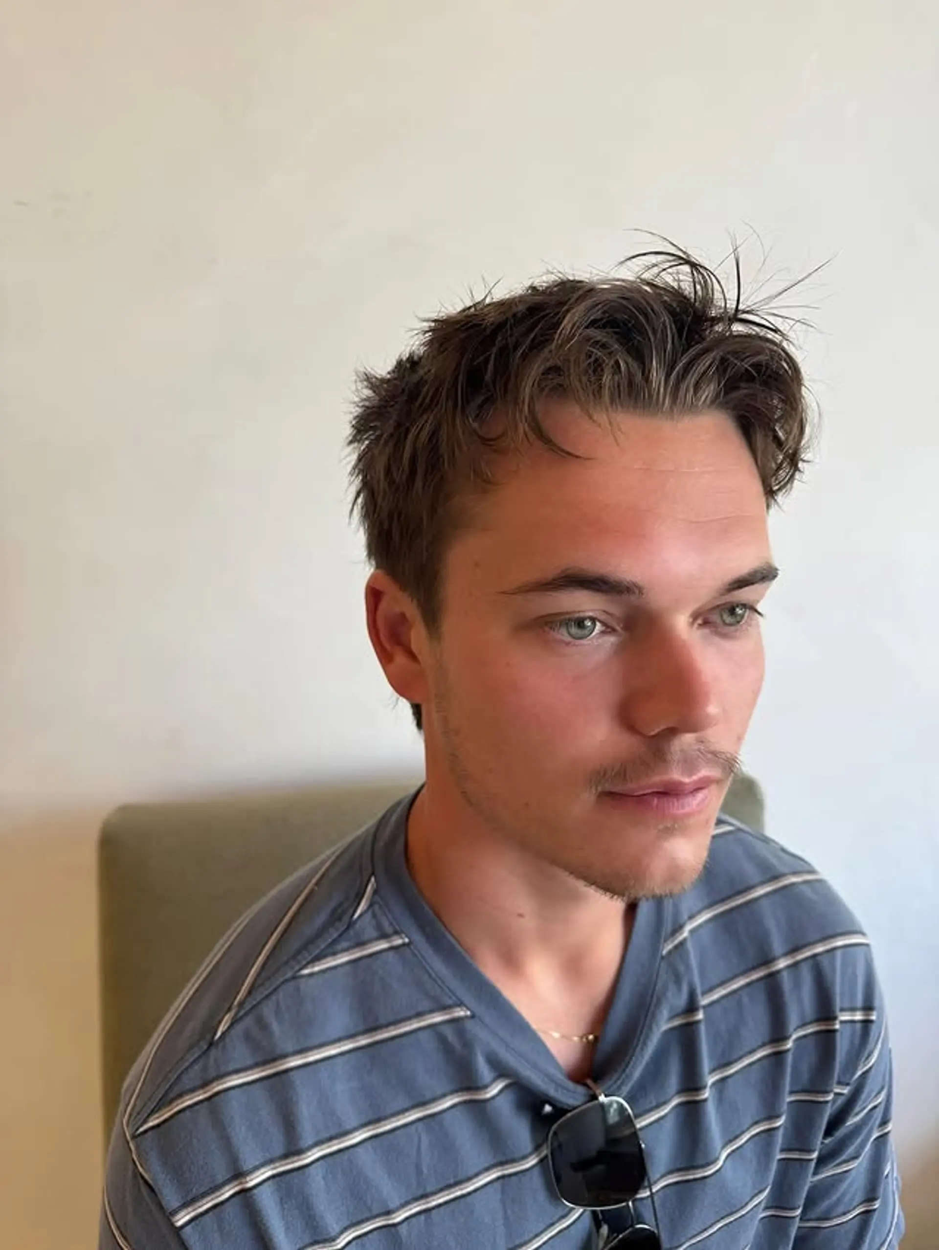 A short, textured crop with a disconnected top for a modern and messy look. 1