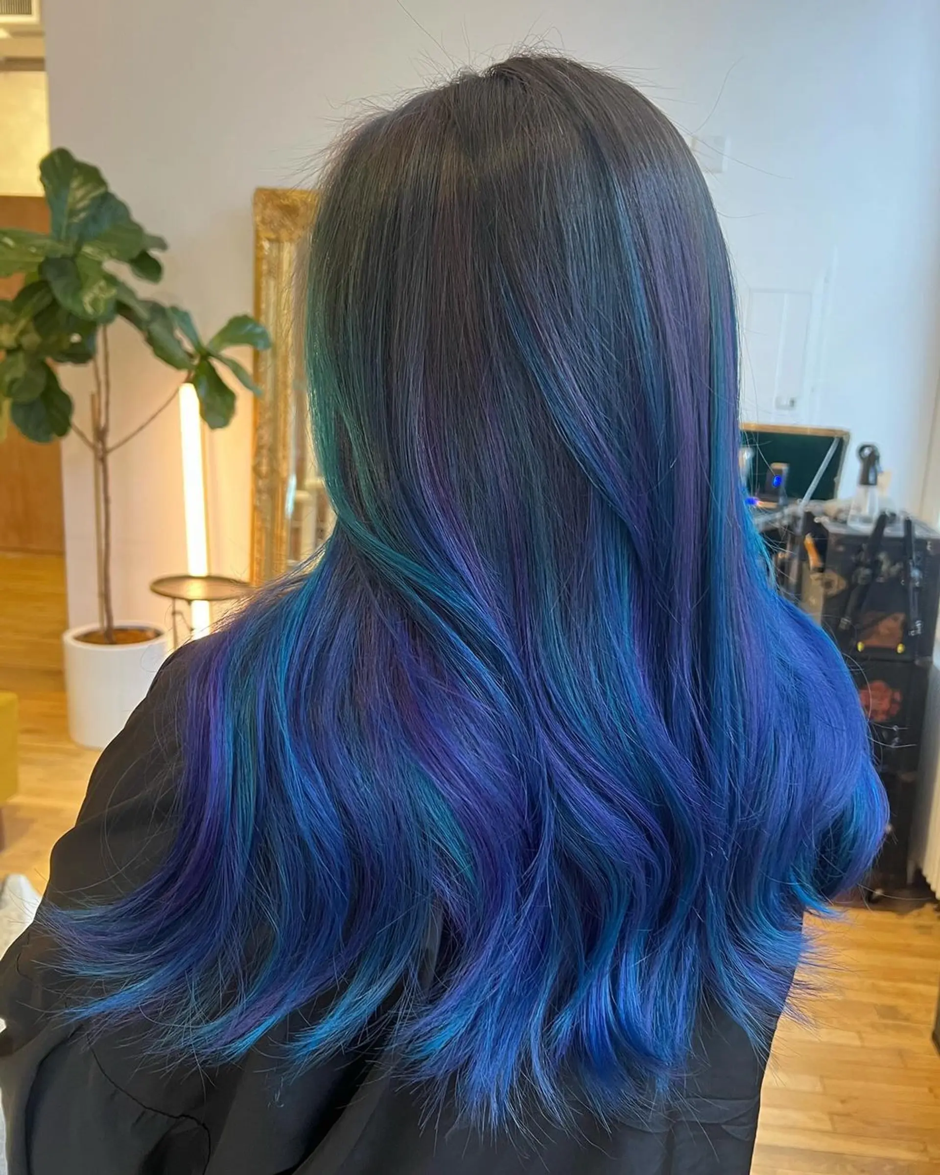 Long, wavy hair deep blue transitioning to electric blue with subtle hints of purple, featuring layered waves for added movement.

Stylist: @danieldoeshair 1