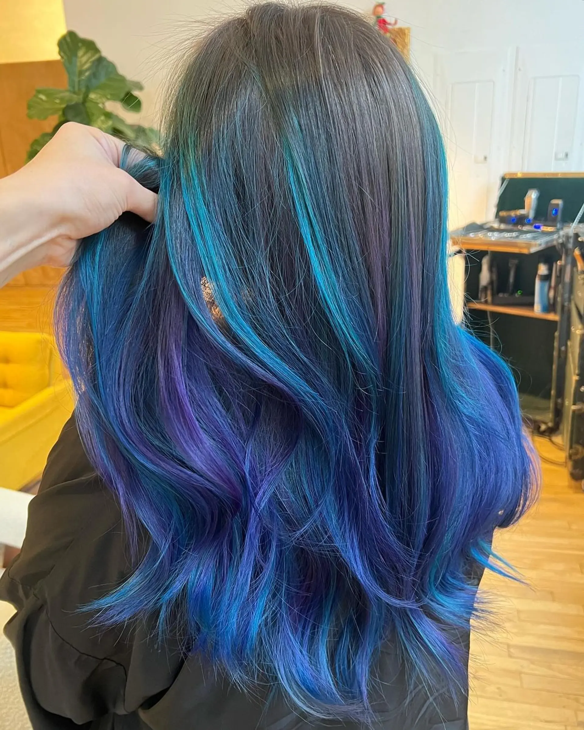 Long, wavy hair deep blue transitioning to electric blue with subtle hints of purple, featuring layered waves for added movement.

Stylist: @danieldoeshair 2
