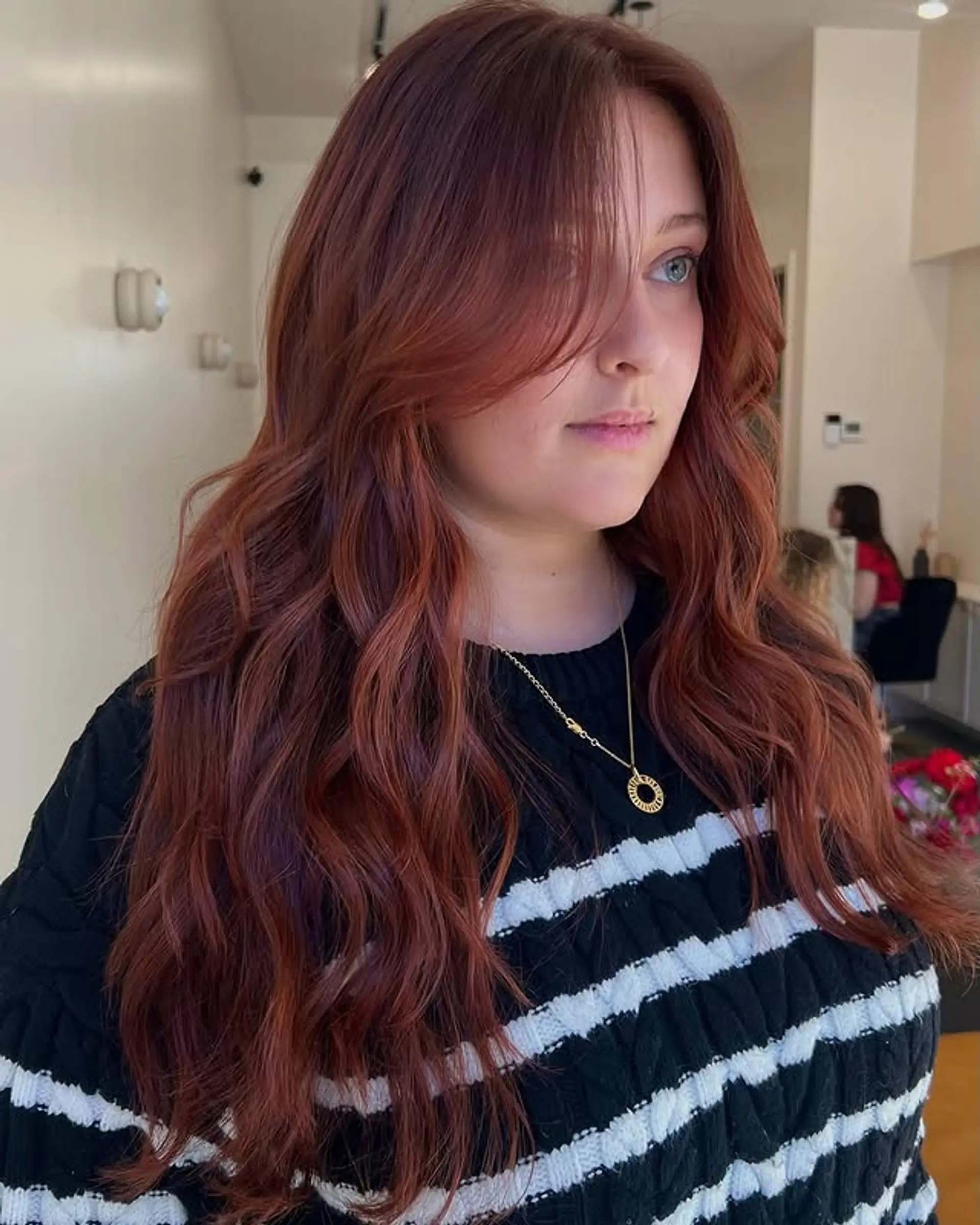 Long, wavy hairstyle with layers and curtain bangs. 1