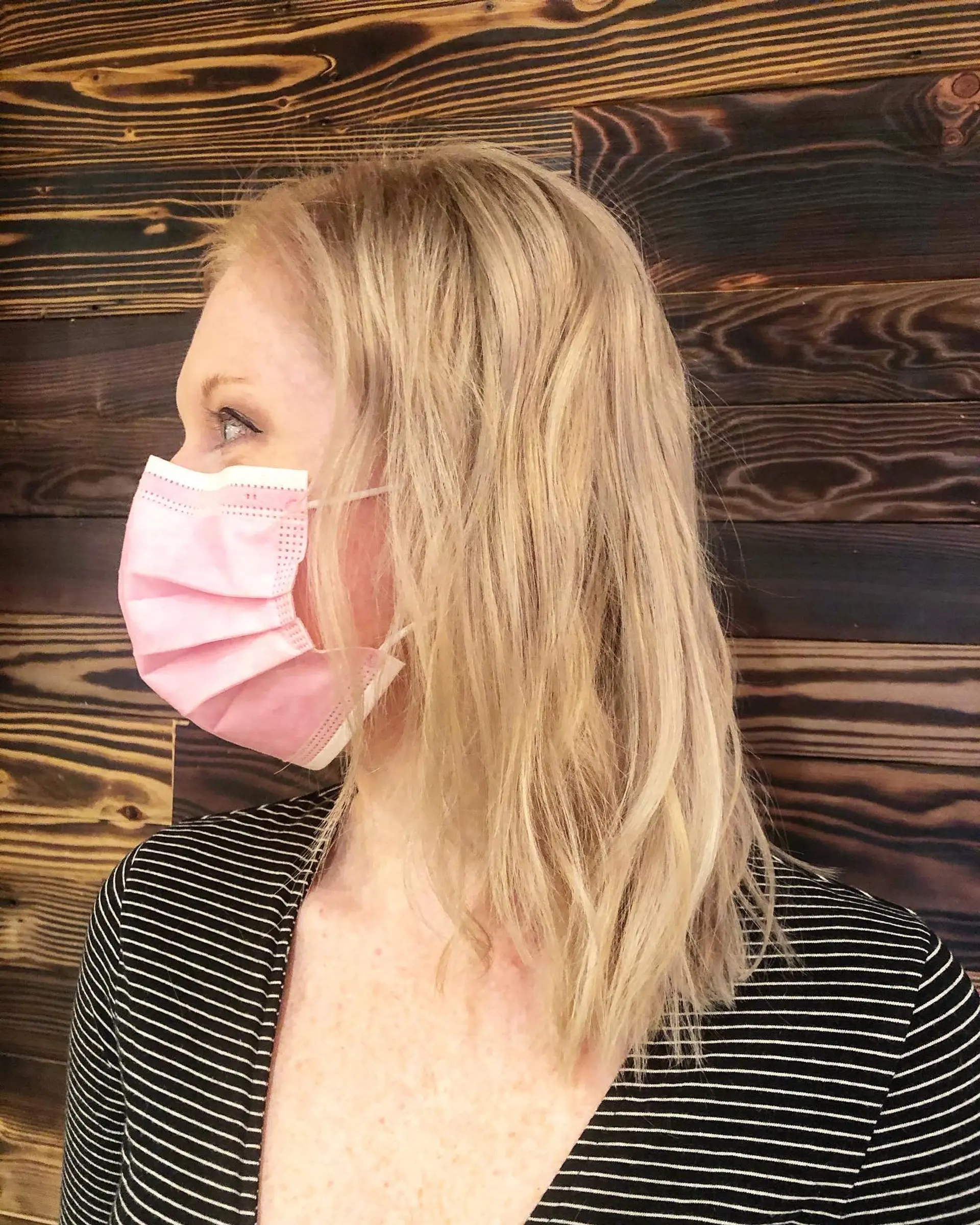 A medium-length wavy hairstyle with soft beach waves. 1