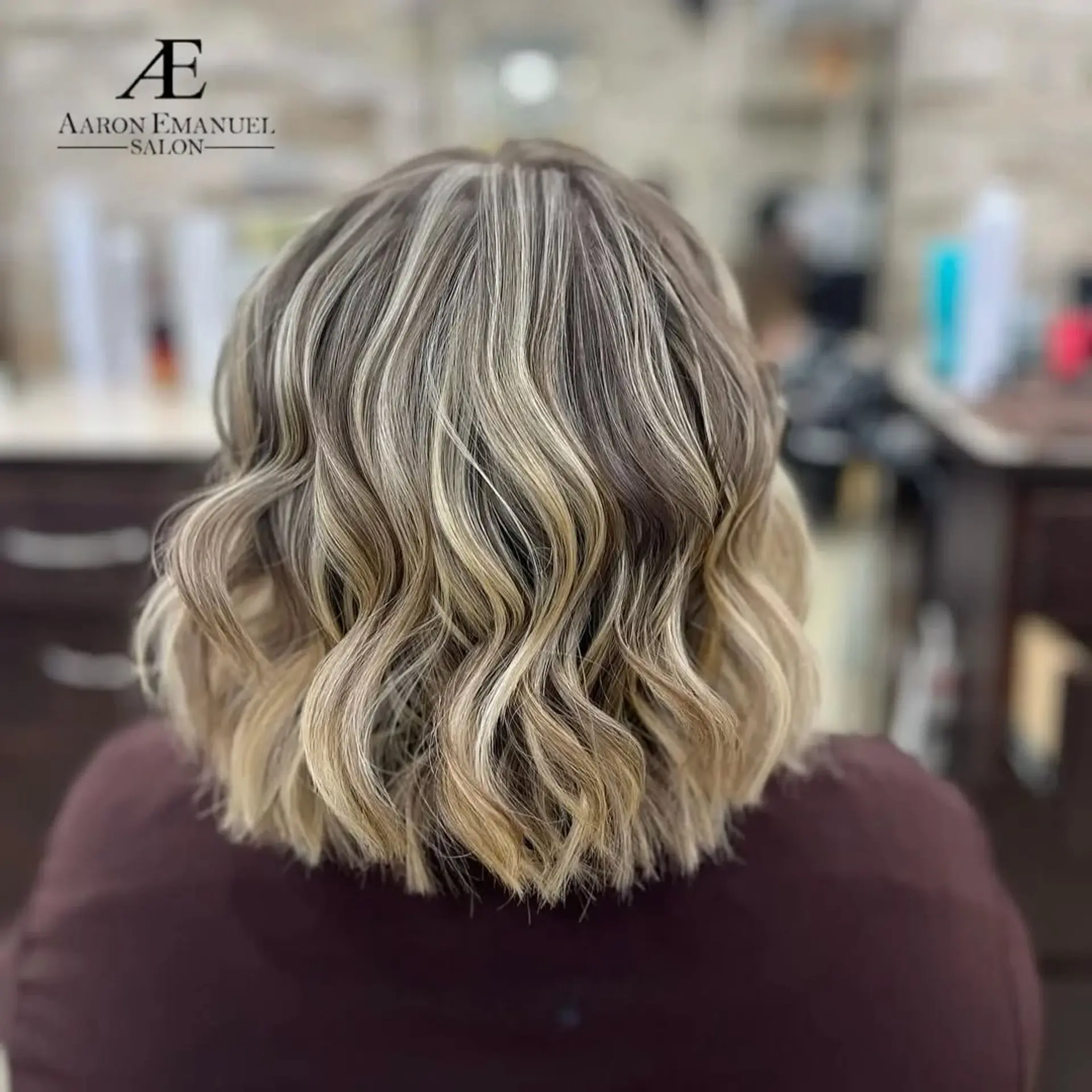 A wavy bob with a bronde balayage. 1