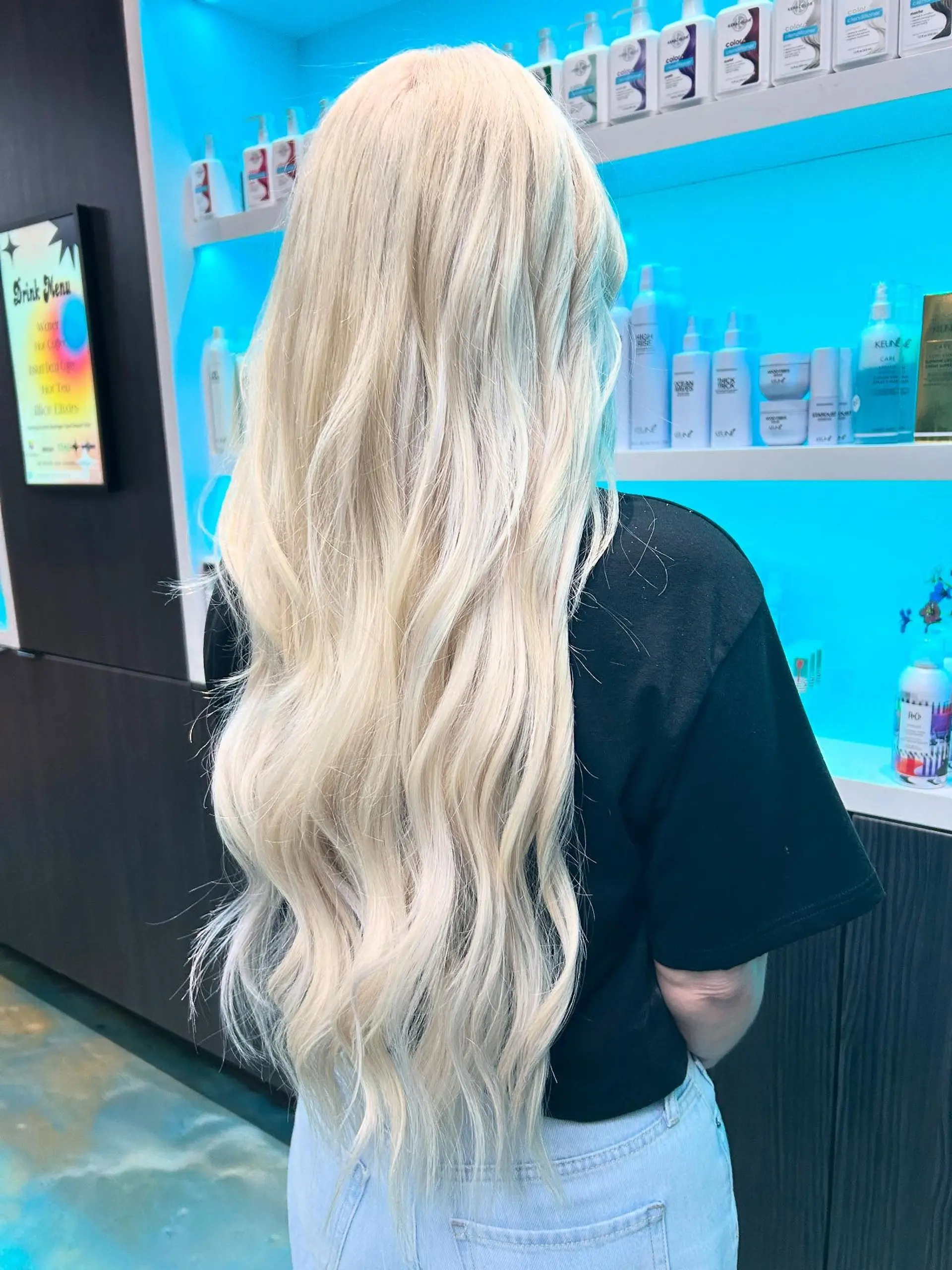 Long, wavy platinum hair. 1