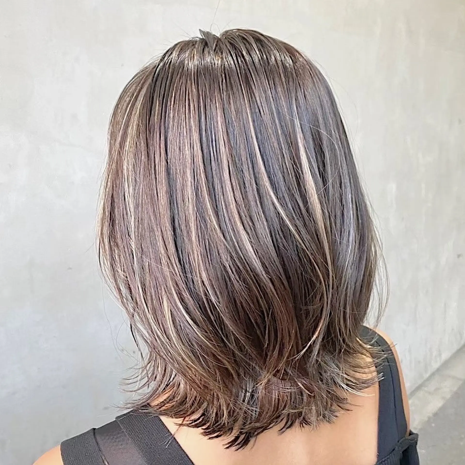 A trendy, medium-length lob with a bronde balayage. 1