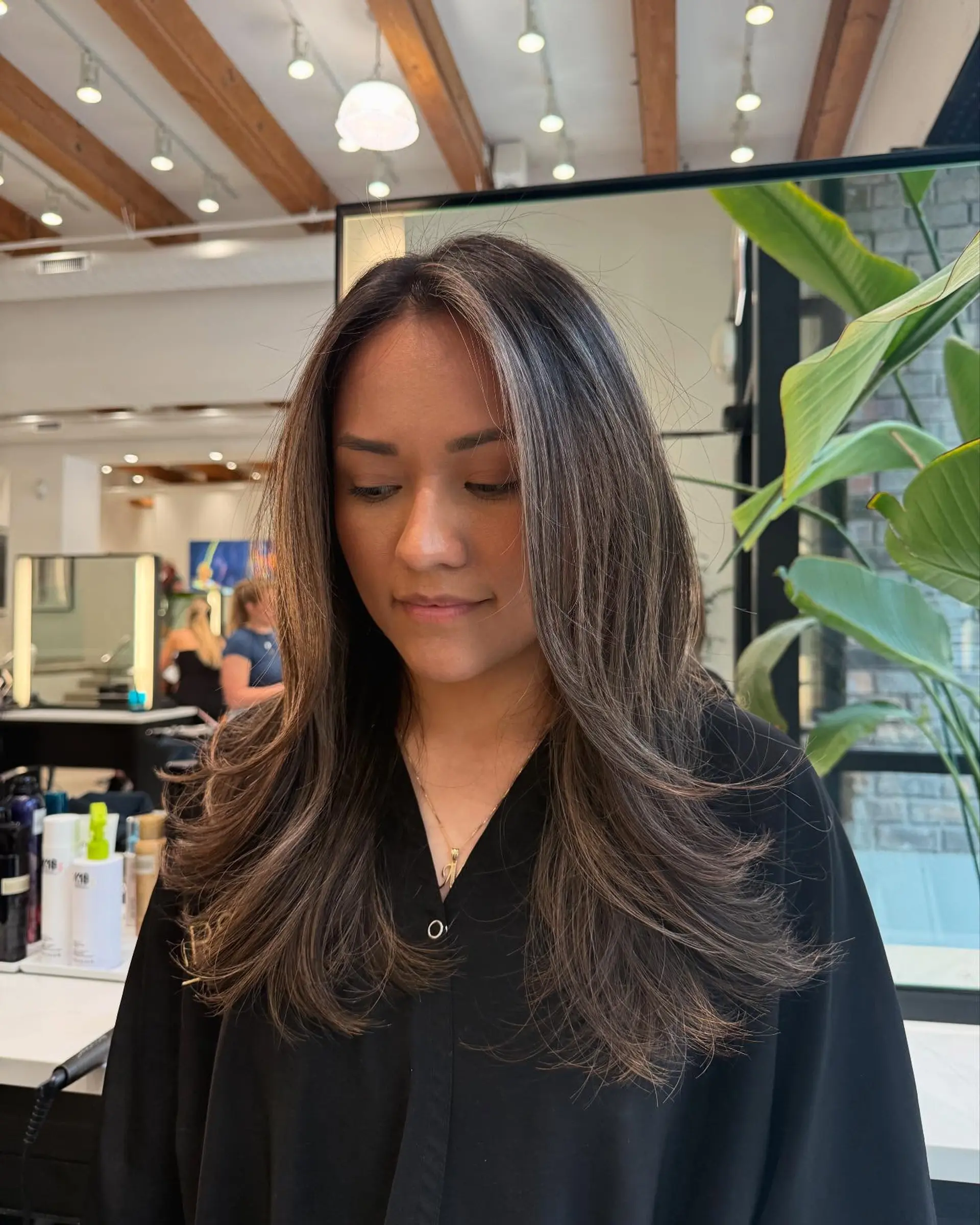 A medium-length wavy hairstyle with a blended bronzed balayage. 2