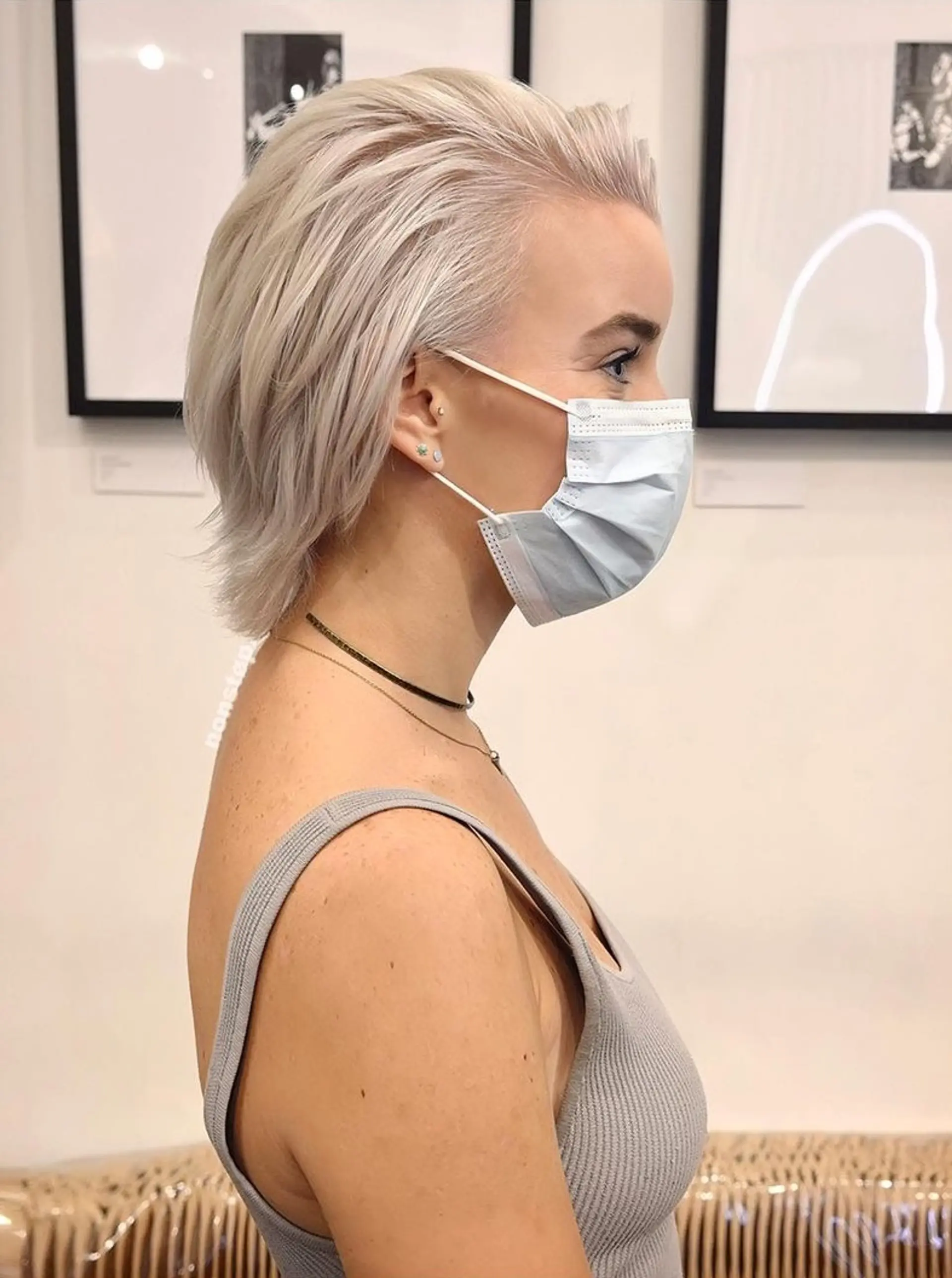 A medium-length, platinum blonde with silver hues hairstyle. The straight hair is side-parted, featuring layers and feathered ends for texture and movement, presenting a sleek and sophisticated look. 👩🏼 Hair by @dynocuts 👩🏼 3