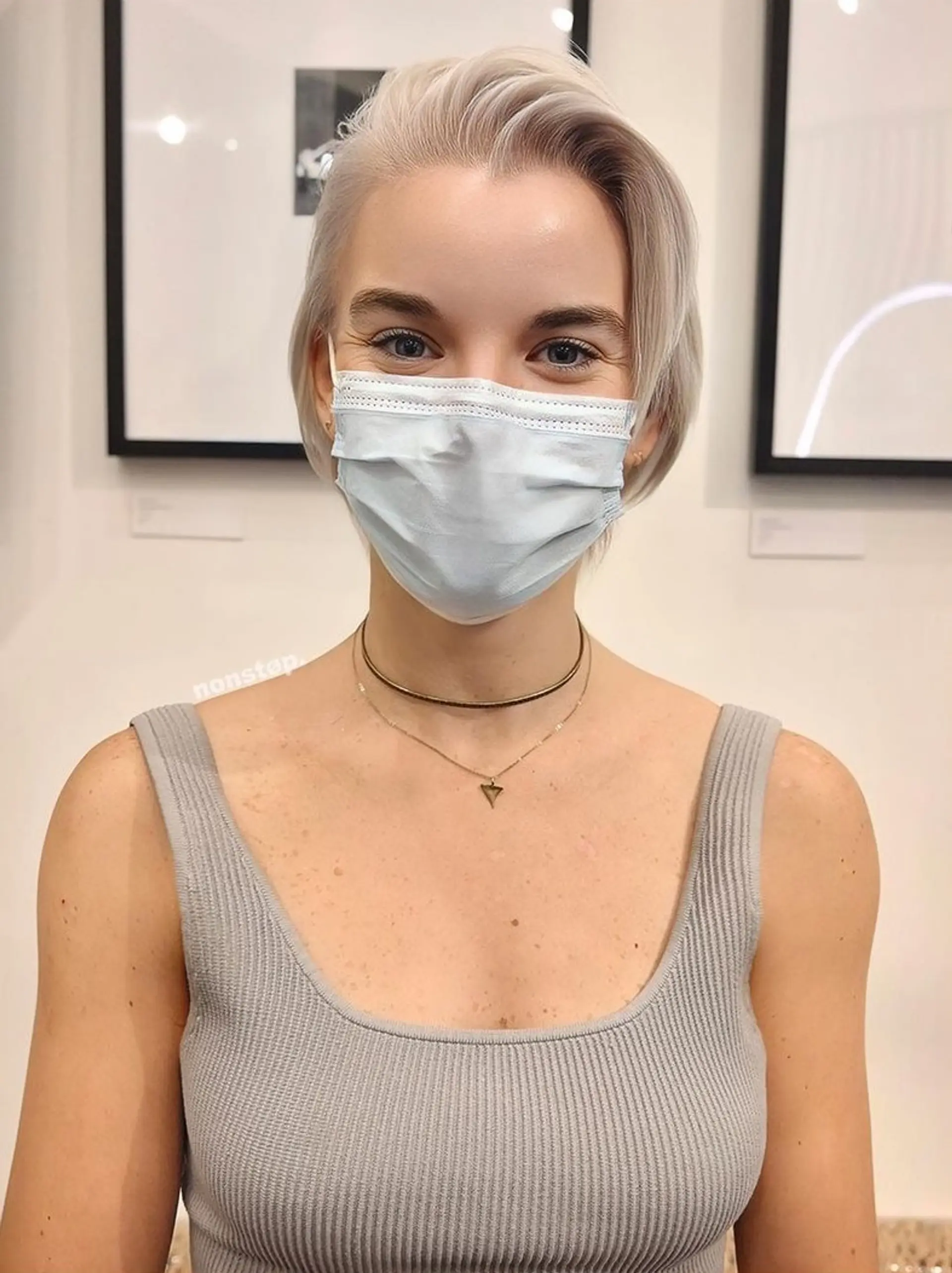 A medium-length, platinum blonde with silver hues hairstyle. The straight hair is side-parted, featuring layers and feathered ends for texture and movement, presenting a sleek and sophisticated look. 👩🏼 Hair by @dynocuts 👩🏼 1