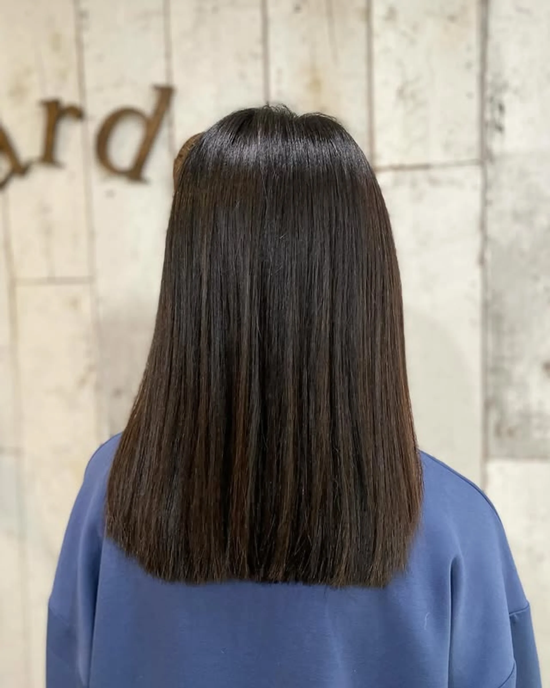 A chic, straight blonde bob with a blunt cut, perfect for the modern professional in New York City. - Preview 3