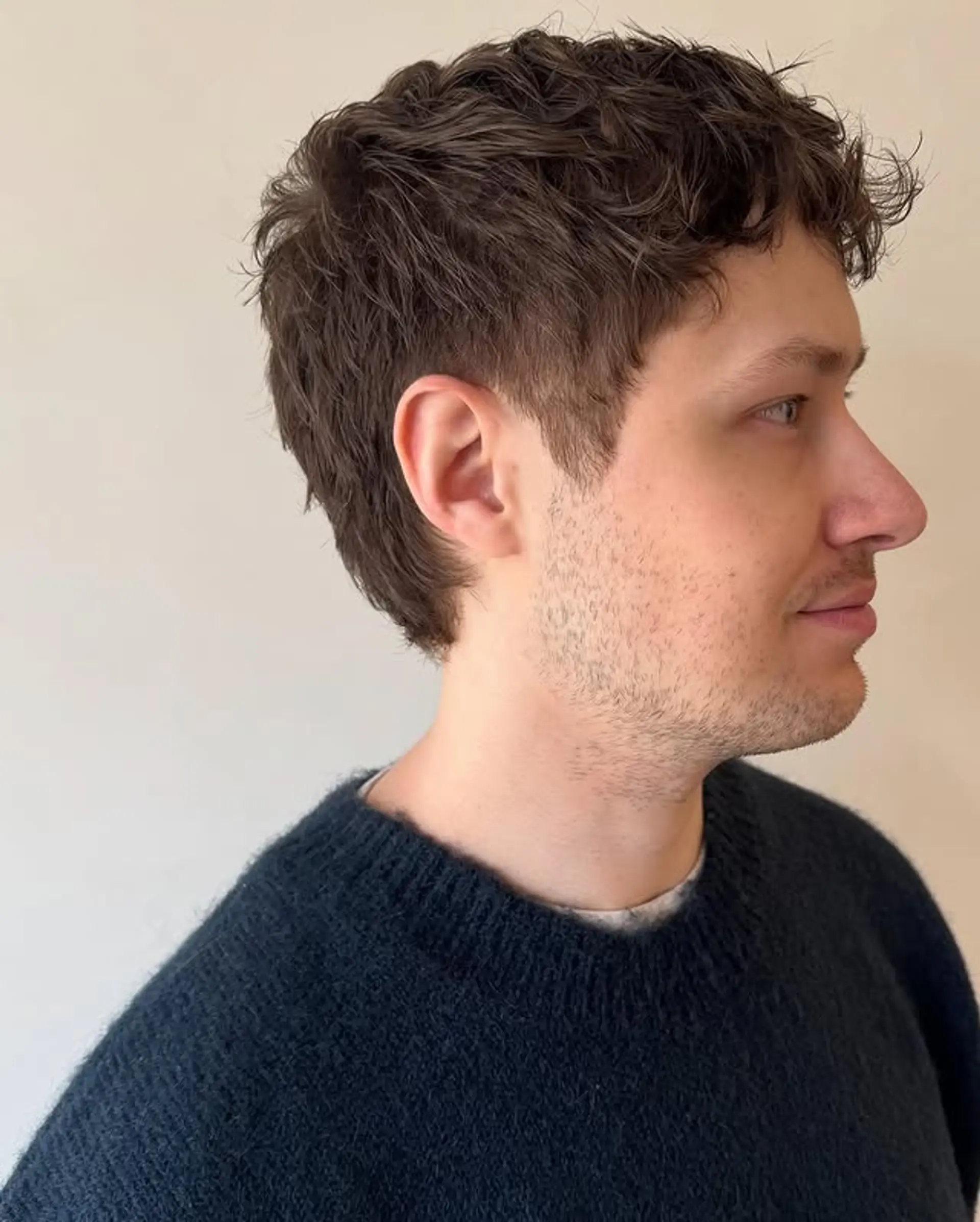 A short, textured crop with natural waves. 1