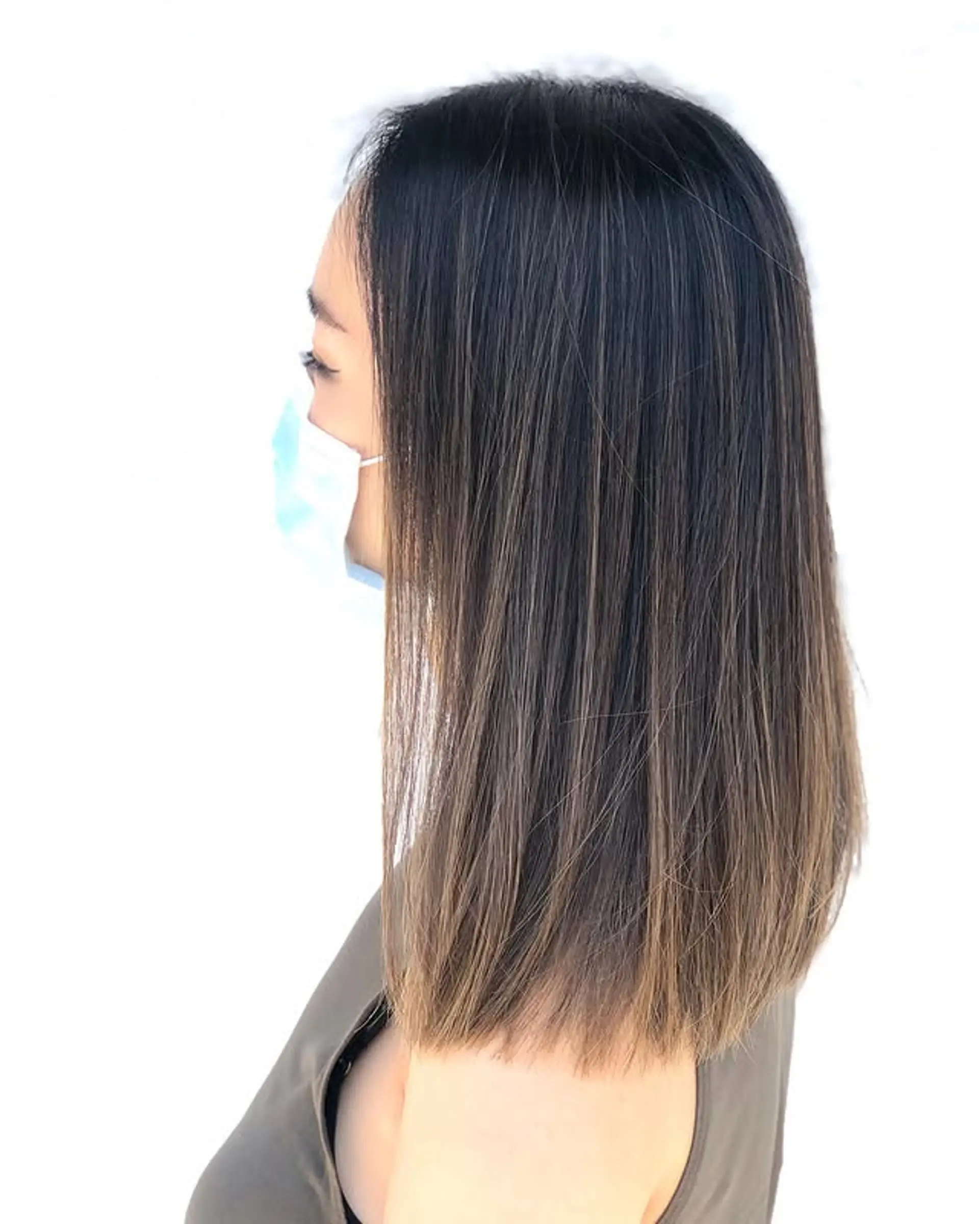 A sleek, straight lob with a bronde balayage. 1