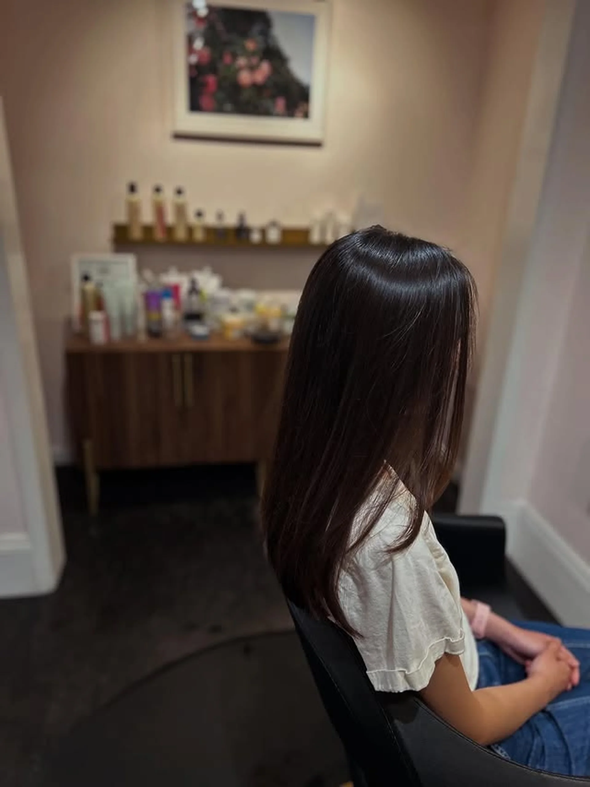 A model with voluminous, healthy, wavy balayage hair, representing the 2026 San Francisco hair trends. - Preview 2