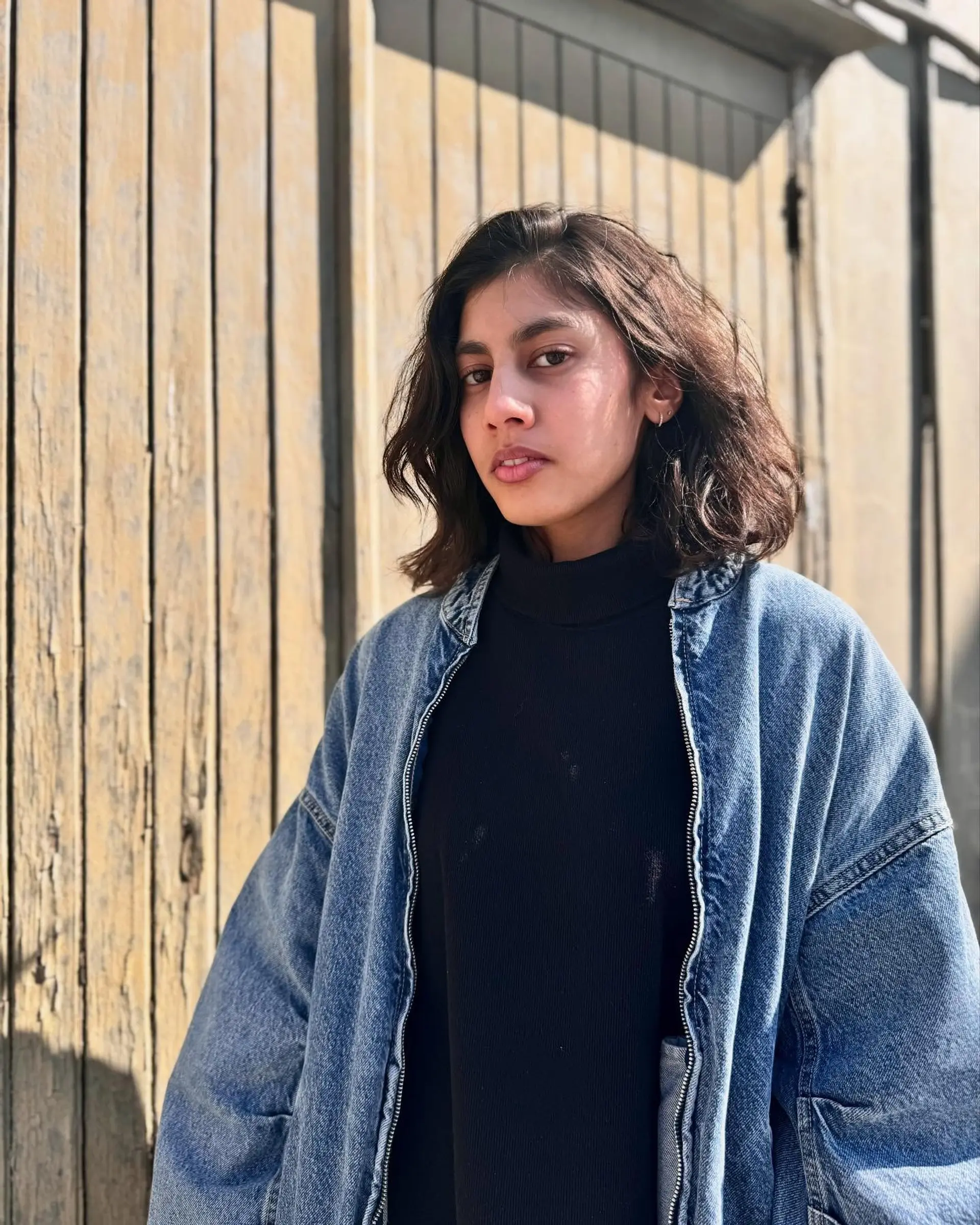 A naturally styled, razor-cut textured bob with effortless loose waves. 1