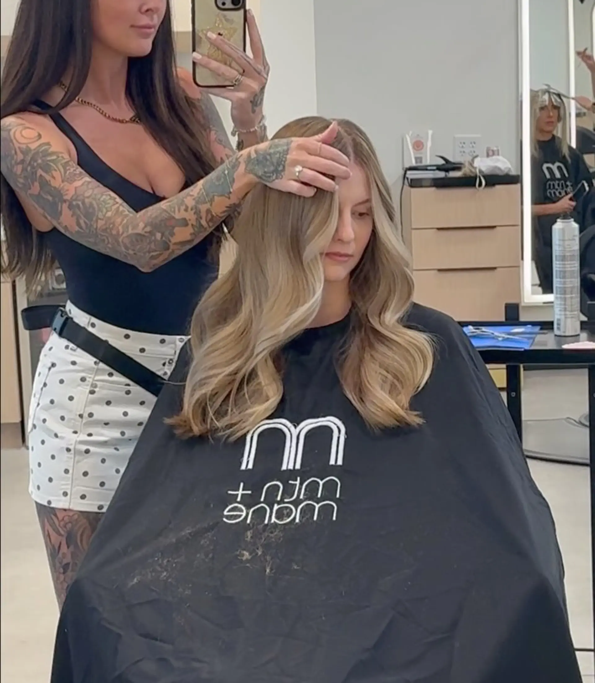 Long dimensional beige blonde hair styled in soft, bouncy waves with bright face-framing pieces. 1