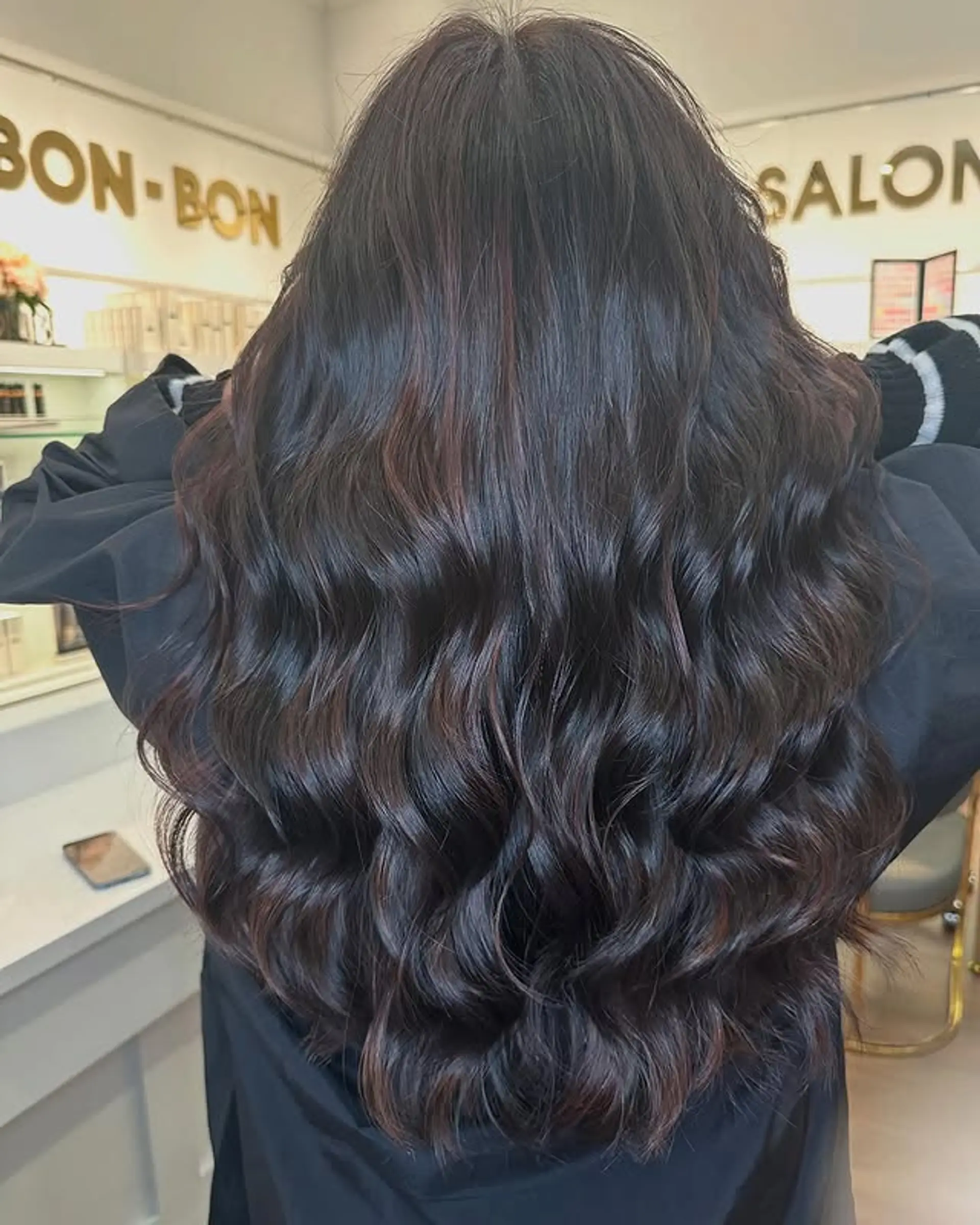 Long wavy hair with subtle copper highlights. 1